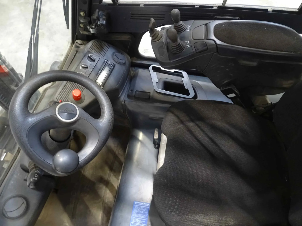 Linde E30 - Elektritõstuk: pilt 3 Linde E30 - Elektritõstuk: pilt 3