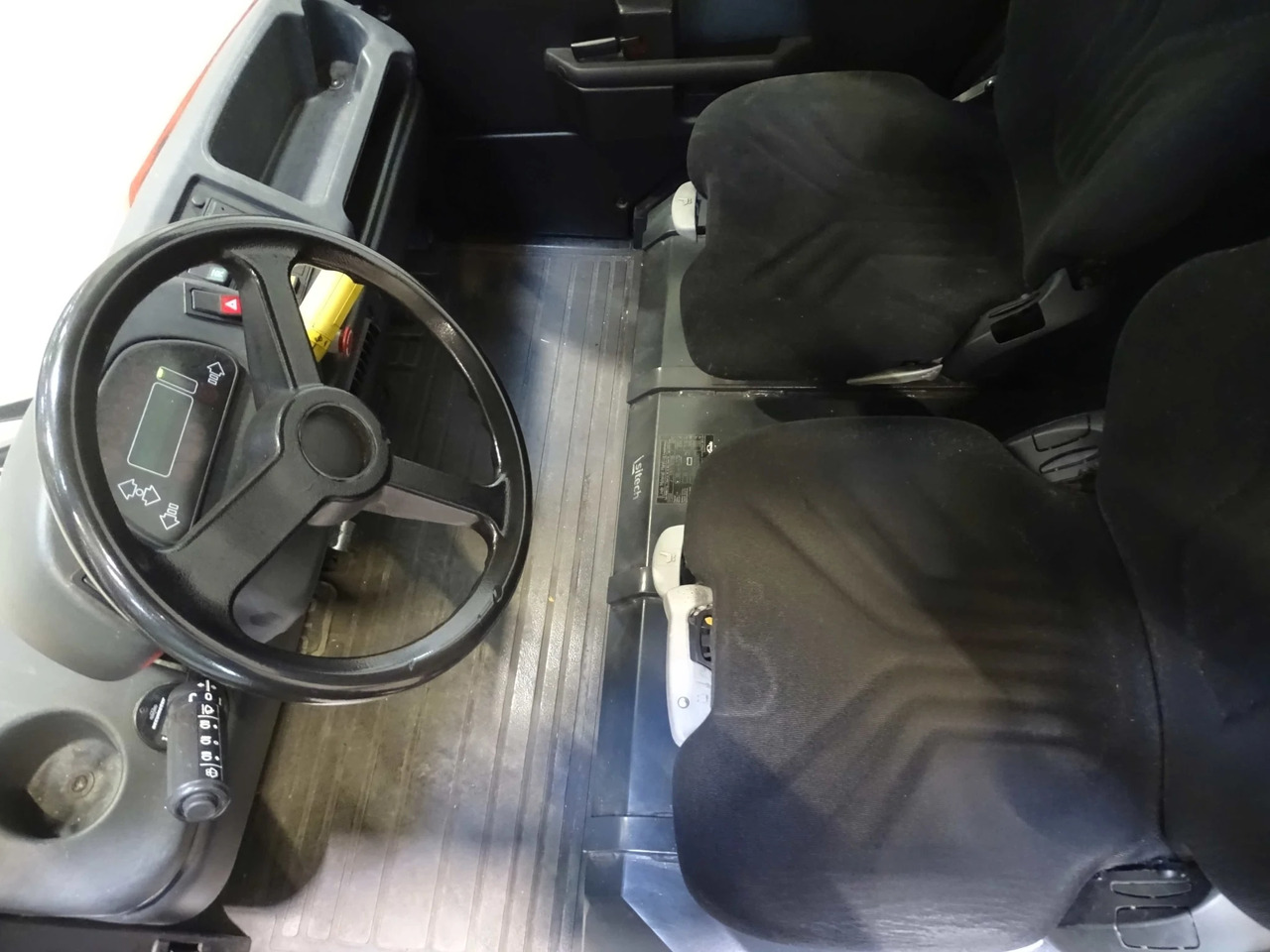 Linde P250 - Puksiirtraktor: pilt 3 Linde P250 - Puksiirtraktor: pilt 3