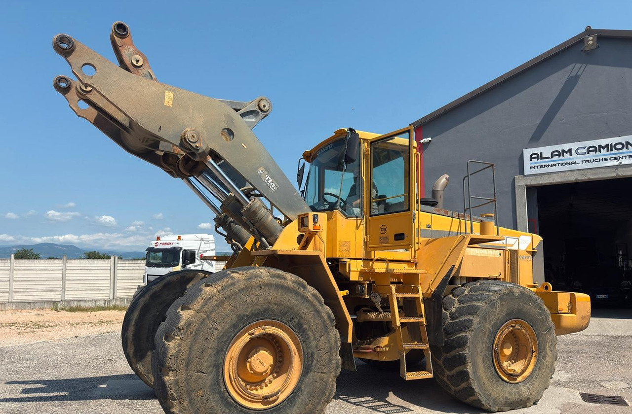 Pala gommata Volvo L 220 - Rataslaadur: pilt 2 Pala gommata Volvo L 220 - Rataslaadur: pilt 2