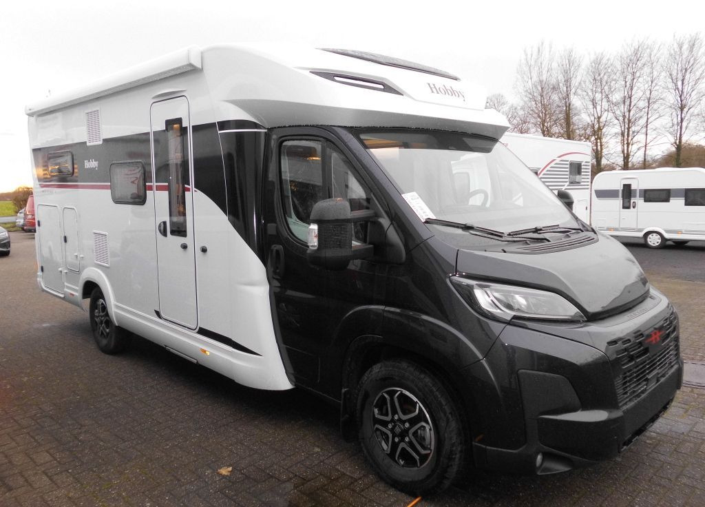 Hobby PRESTIGE T 710 GE 2026 180PS Autom. Voll LED +++ - Poolintegreeritud matkaauto: pilt 1 Hobby PRESTIGE T 710 GE 2026 180PS Autom. Voll LED +++ - Poolintegreeritud matkaauto: pilt 1