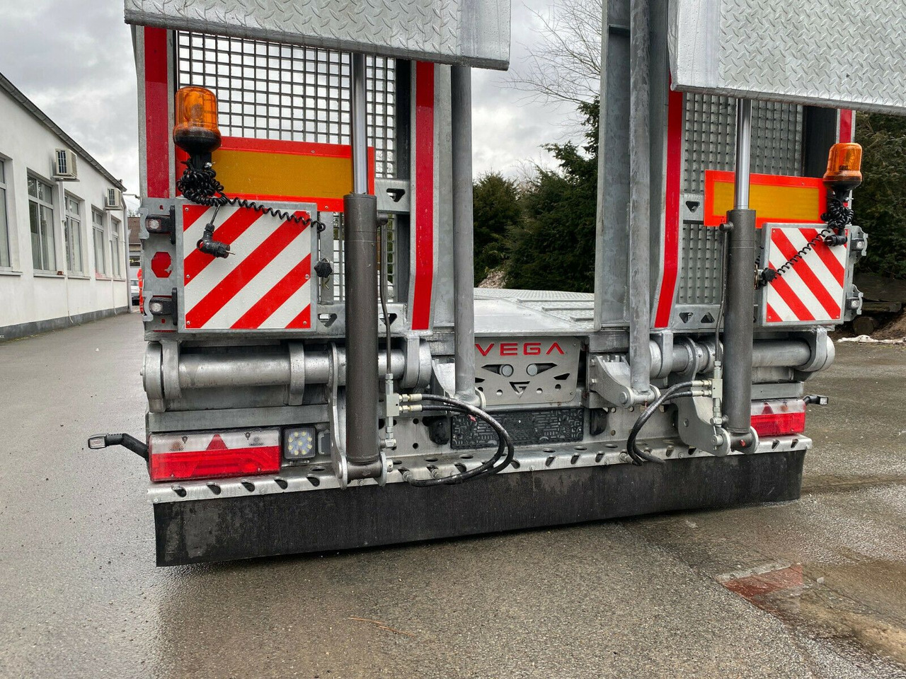 Madal platvormpoolhaagis VEGA Verzinkt+LIFT+LENKACHSE+LED: pilt 7 Madal platvormpoolhaagis VEGA Verzinkt+LIFT+LENKACHSE+LED: pilt 7