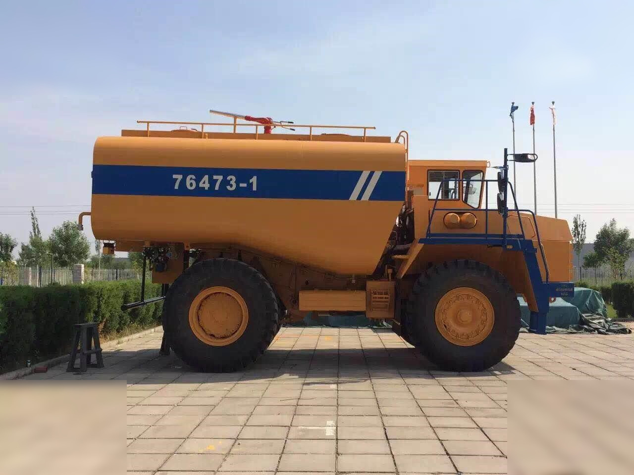 2000 BELAZ 75473 - Kastiga kallur/ Kiviveoauto: pilt 1 2000 BELAZ 75473 - Kastiga kallur/ Kiviveoauto: pilt 1