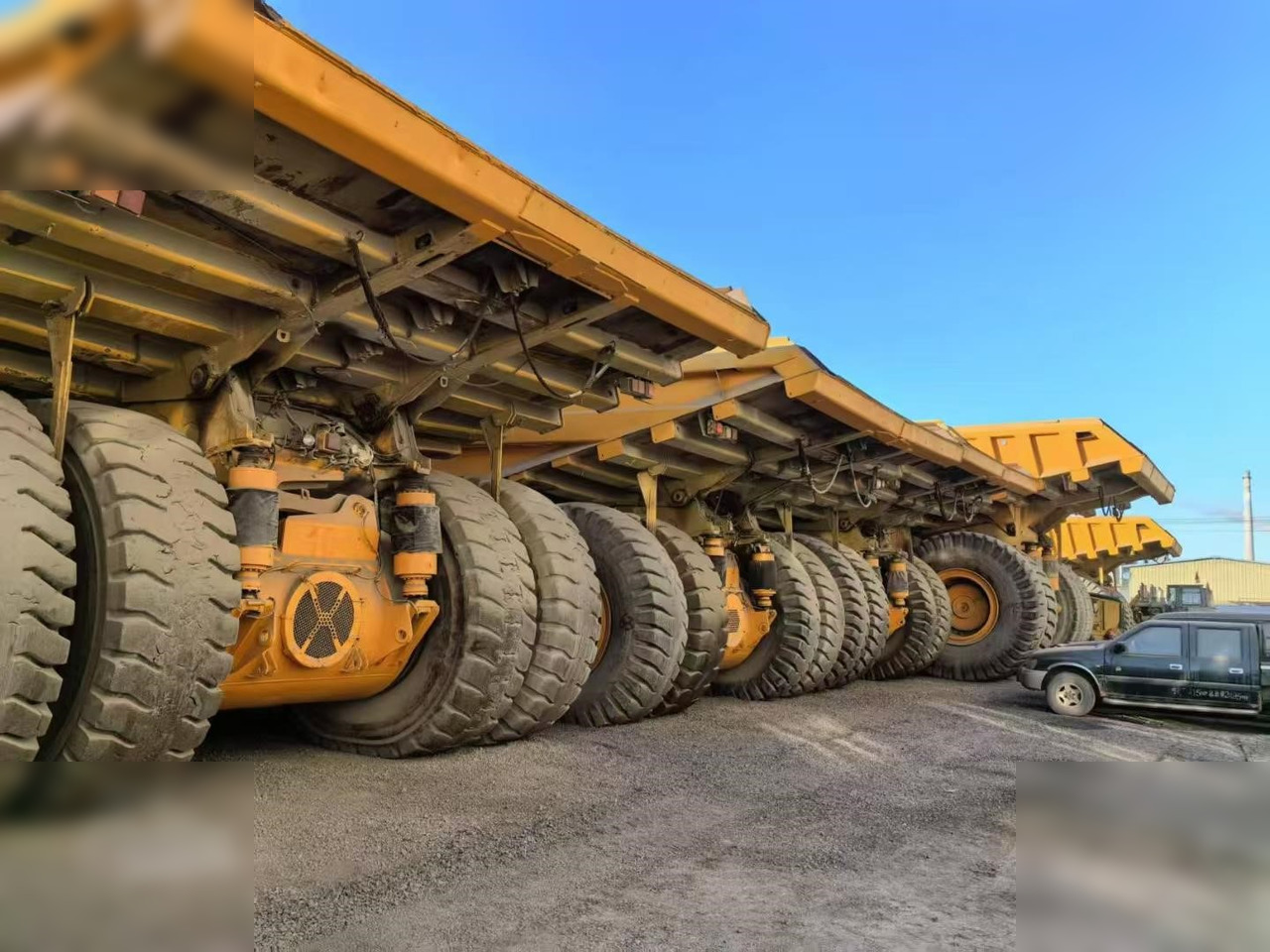 2009 BELAZ 75302 - Kastiga kallur/ Kiviveoauto: pilt 3 2009 BELAZ 75302 - Kastiga kallur/ Kiviveoauto: pilt 3