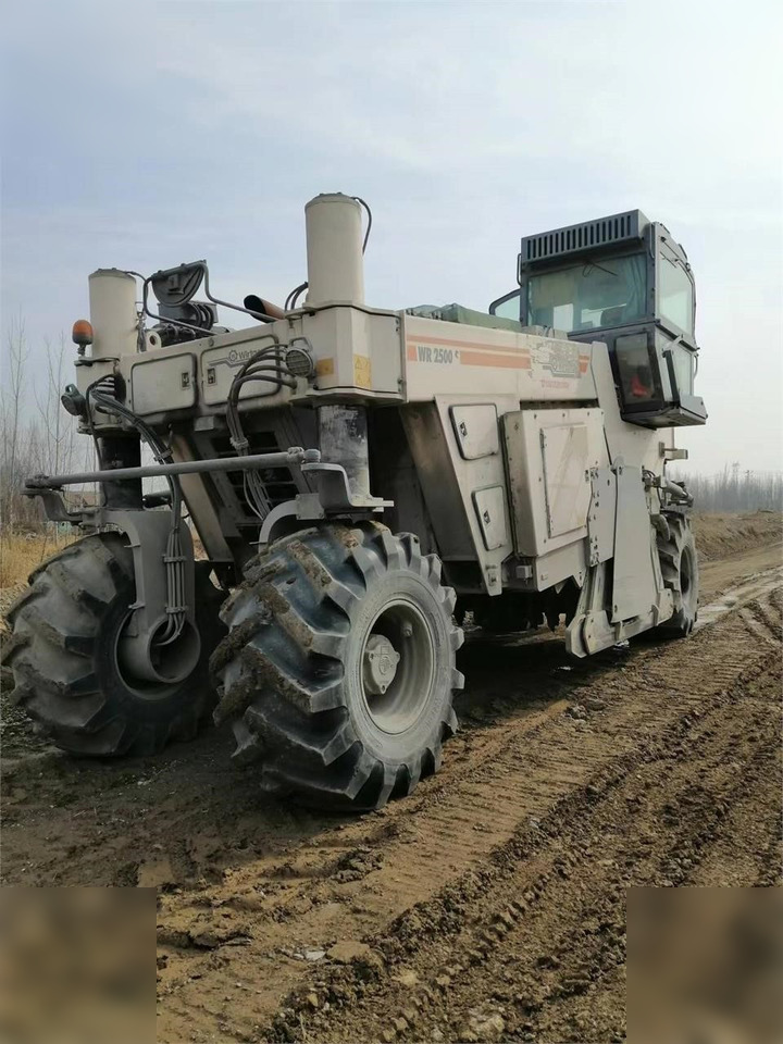 Pinnasetasandaja 2010 WIRTGEN WR2500S: pilt 10