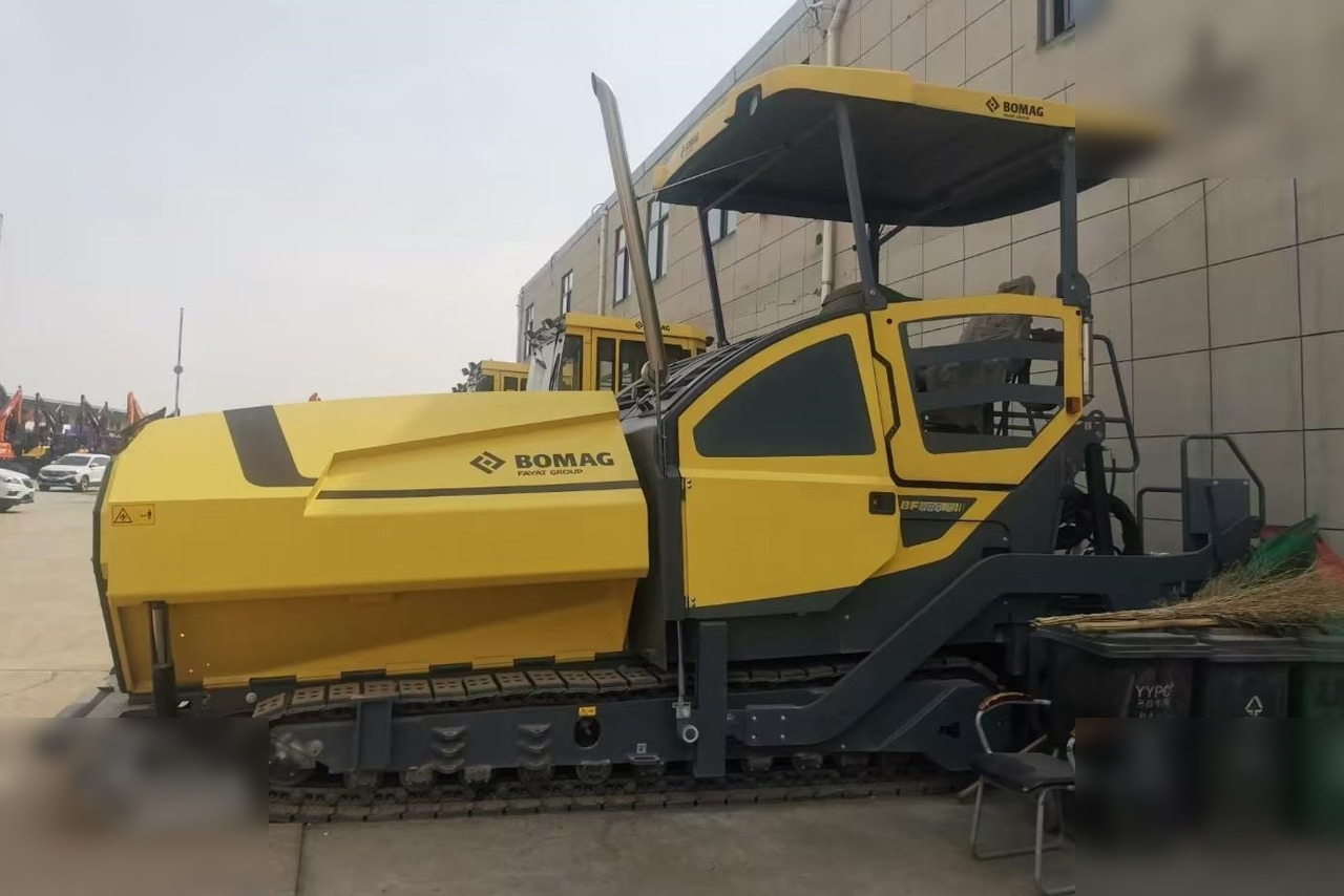 2021 BOMAG BF880C - Asfaldilaotur: pilt 1 2021 BOMAG BF880C - Asfaldilaotur: pilt 1