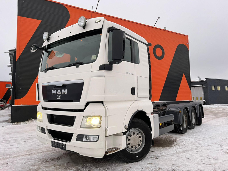 MAN TGX 35.540 8x4*4 9 TON FRONT AXLE / HYDRAULICS / PTO / INTARDER / CHASSIS L=6850 mm - Kabiinišassiiga veoauto: pilt 2 MAN TGX 35.540 8x4*4 9 TON FRONT AXLE / HYDRAULICS / PTO / INTARDER / CHASSIS L=6850 mm - Kabiinišassiiga veoauto: pilt 2