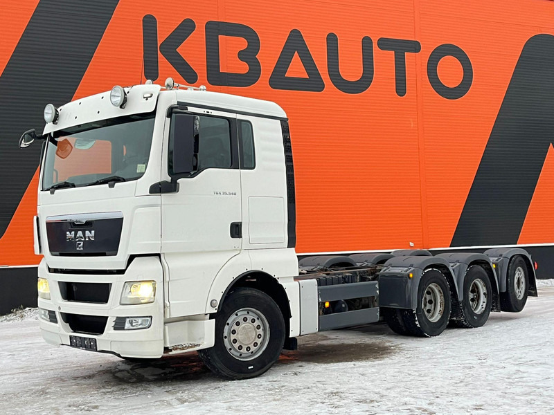 MAN TGX 35.540 8x4*4 9 TON FRONT AXLE / HYDRAULICS / PTO / INTARDER / CHASSIS L=6850 mm - Kabiinišassiiga veoauto: pilt 1 MAN TGX 35.540 8x4*4 9 TON FRONT AXLE / HYDRAULICS / PTO / INTARDER / CHASSIS L=6850 mm - Kabiinišassiiga veoauto: pilt 1