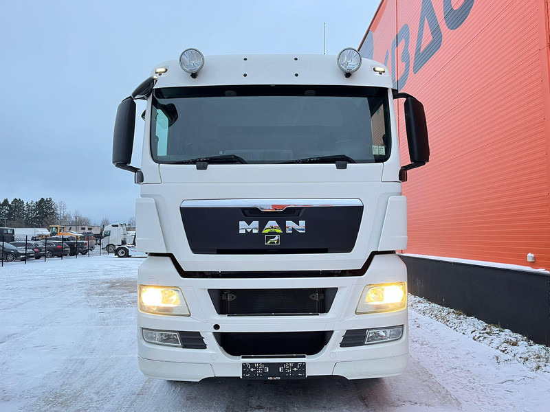 MAN TGX 35.540 8x4*4 9 TON FRONT AXLE / HYDRAULICS / PTO / INTARDER / CHASSIS L=6850 mm - Kabiinišassiiga veoauto: pilt 3 MAN TGX 35.540 8x4*4 9 TON FRONT AXLE / HYDRAULICS / PTO / INTARDER / CHASSIS L=6850 mm - Kabiinišassiiga veoauto: pilt 3