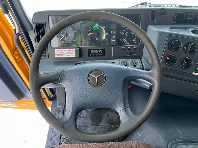 Interior photo 2: Kallurauto Mercedes-Benz Actros 1831 4x4 V6 / FULL STEEL / BOX L=4342 mm