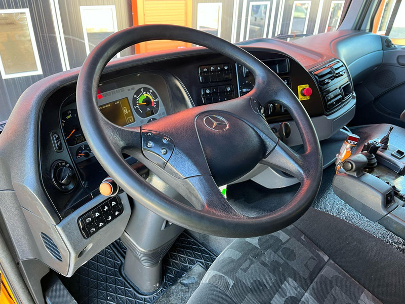 Interior photo 1: Kallurauto Mercedes-Benz Actros 1841 4x4 SNOW PLOW EQUIPMENT / UNDERBODY SCRAPER / BOX L=4495 mm