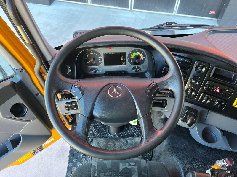 Interior photo 2: Kallurauto Mercedes-Benz Actros 1841 4x4 SNOW PLOW EQUIPMENT / UNDERBODY SCRAPER / BOX L=4495 mm