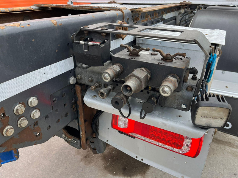 Metsaveok, Kraanaga veoauto transporditavad ained puit Mercedes-Benz Arocs 3263 8x4 FULL STEEL: pilt 11