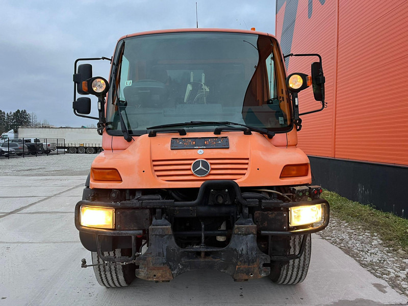 Mercedes-Benz UNIMOG U 300 4x4 TRILETY SK / 6918 hours - Tänavapühkimismasin: pilt 3 Mercedes-Benz UNIMOG U 300 4x4 TRILETY SK / 6918 hours - Tänavapühkimismasin: pilt 3