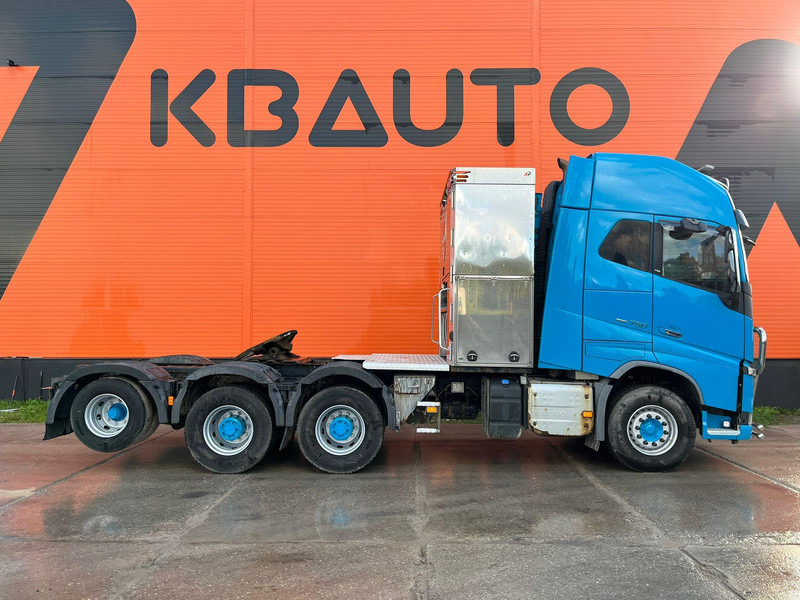 Volvo FH 16 750 8x4 GCW 130 ton / GLOBE XL / HYDRAULICS / BIG AXLES - Sadulveok: pilt 4 Volvo FH 16 750 8x4 GCW 130 ton / GLOBE XL / HYDRAULICS / BIG AXLES - Sadulveok: pilt 4