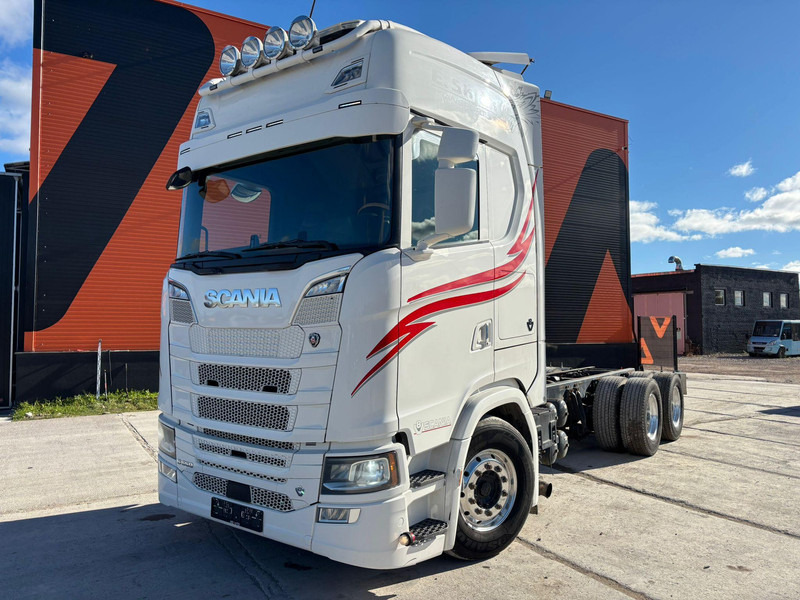 Scania S 650 6x4 9 TON FRONT AXLE / RETARDER / CHASSIS L=5851 mm - Kabiinišassiiga veoauto: pilt 2 Scania S 650 6x4 9 TON FRONT AXLE / RETARDER / CHASSIS L=5851 mm - Kabiinišassiiga veoauto: pilt 2