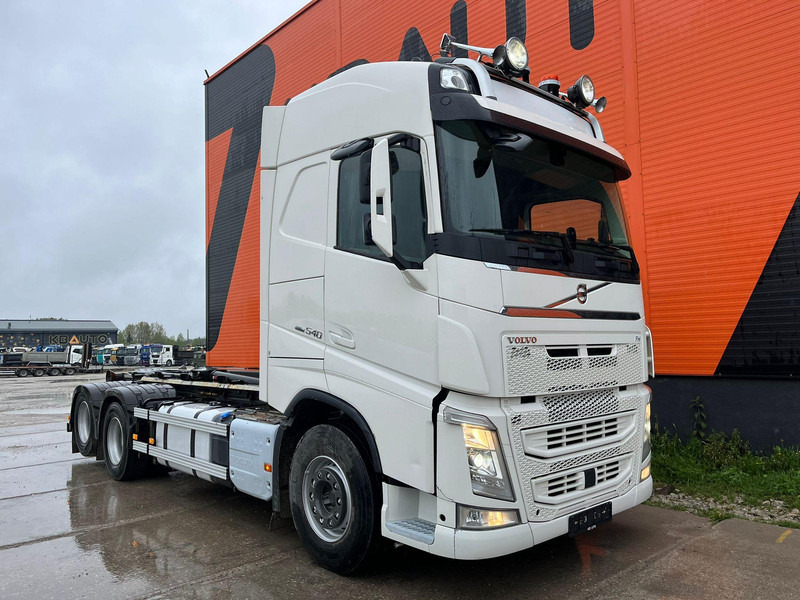 Volvo FH 540 6x4 HIAB 21 ton / L=5600 mm / RETARDER / TANDEM AXLE LIFT - Konkstõstukiga veoauto: pilt 4 Volvo FH 540 6x4 HIAB 21 ton / L=5600 mm / RETARDER / TANDEM AXLE LIFT - Konkstõstukiga veoauto: pilt 4