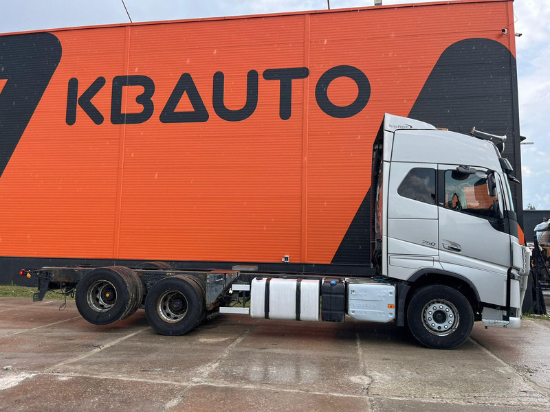 Volvo FH 750 6x4 CHASSIS L=6970 / RETARDER / PTO / TANDEM AXLE LIFT - Kabiinišassiiga veoauto: pilt 4 Volvo FH 750 6x4 CHASSIS L=6970 / RETARDER / PTO / TANDEM AXLE LIFT - Kabiinišassiiga veoauto: pilt 4