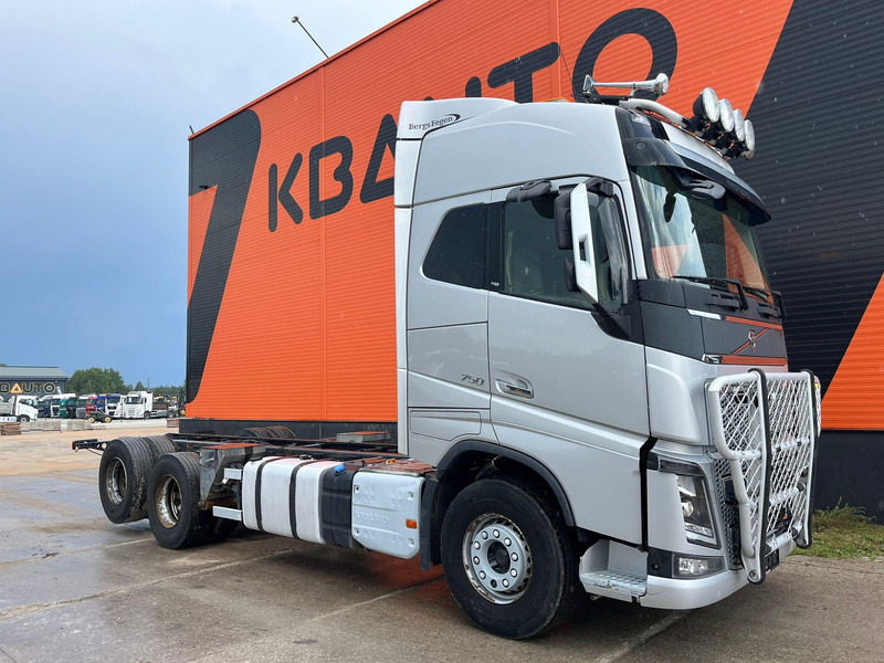 Volvo FH 750 6x4 CHASSIS L=6970 / RETARDER / PTO / TANDEM AXLE LIFT - Kabiinišassiiga veoauto: pilt 3 Volvo FH 750 6x4 CHASSIS L=6970 / RETARDER / PTO / TANDEM AXLE LIFT - Kabiinišassiiga veoauto: pilt 3