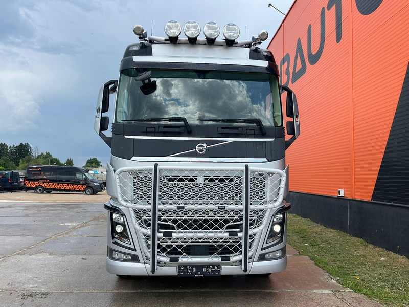 Volvo FH 750 6x4 CHASSIS L=6970 / RETARDER / PTO / TANDEM AXLE LIFT - Kabiinišassiiga veoauto: pilt 2 Volvo FH 750 6x4 CHASSIS L=6970 / RETARDER / PTO / TANDEM AXLE LIFT - Kabiinišassiiga veoauto: pilt 2