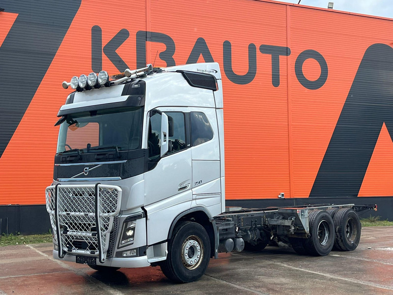 Volvo FH 750 6x4 CHASSIS L=6970 / RETARDER / PTO / TANDEM AXLE LIFT - Kabiinišassiiga veoauto: pilt 1 Volvo FH 750 6x4 CHASSIS L=6970 / RETARDER / PTO / TANDEM AXLE LIFT - Kabiinišassiiga veoauto: pilt 1