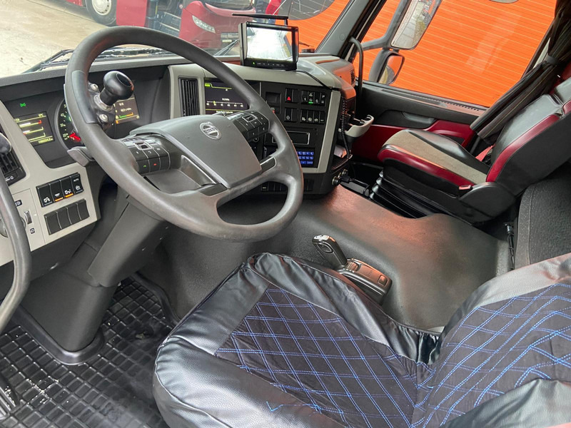 Interior photo 1: Külmutiga veoauto Volvo FM 330 6x2*4 SUPRA 1150Mt / BOX L=9270 mm