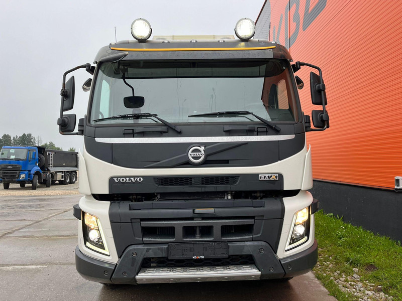 Volvo FMX 540 8x4 TANDEM AXLE LIFT / BIG AXLES / BOX L=5695 mm - Kallurauto: pilt 3 Volvo FMX 540 8x4 TANDEM AXLE LIFT / BIG AXLES / BOX L=5695 mm - Kallurauto: pilt 3