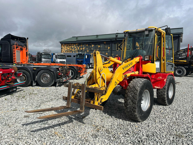Volvo L 30 B-Z/X 4x4 AC / QUICK COUPLER / BUCKET + FORKS - Rataslaadur: pilt 2 Volvo L 30 B-Z/X 4x4 AC / QUICK COUPLER / BUCKET + FORKS - Rataslaadur: pilt 2