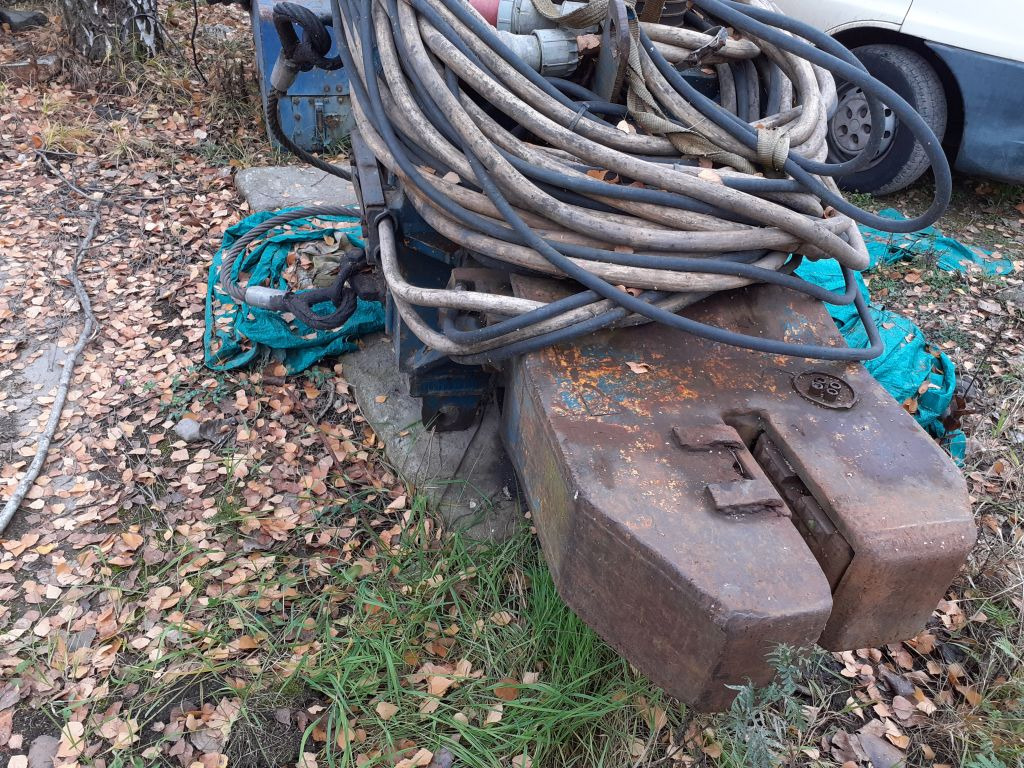 Wibromłot elektryczny TOMEN VM2-2000 do larsenów - Lisaseade - Ehitusmasinad: pilt 3 Wibromłot elektryczny TOMEN VM2-2000 do larsenów - Lisaseade - Ehitusmasinad: pilt 3