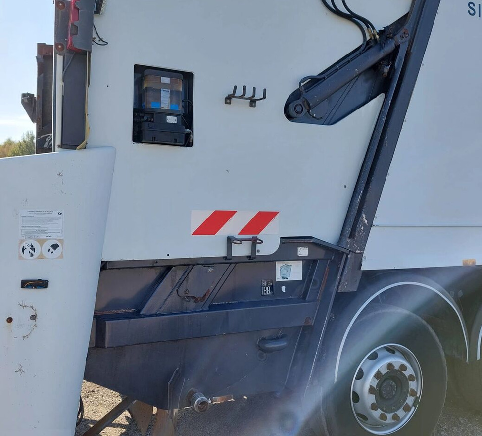 Prügiauto Scania 94D 300: pilt 15