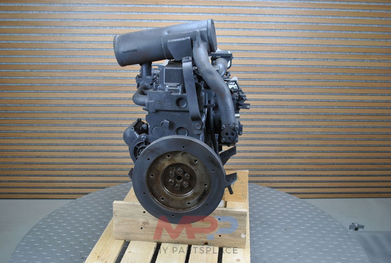 Kubota Gereviseerde Kubota V2403 - Mootor - Põllutööseade: pilt 3 Kubota Gereviseerde Kubota V2403 - Mootor - Põllutööseade: pilt 3