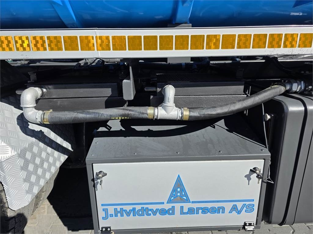 Scania Larsen FlexVac 311 Vacuum suction loader - Ekskavaator: pilt 2 Scania Larsen FlexVac 311 Vacuum suction loader - Ekskavaator: pilt 2