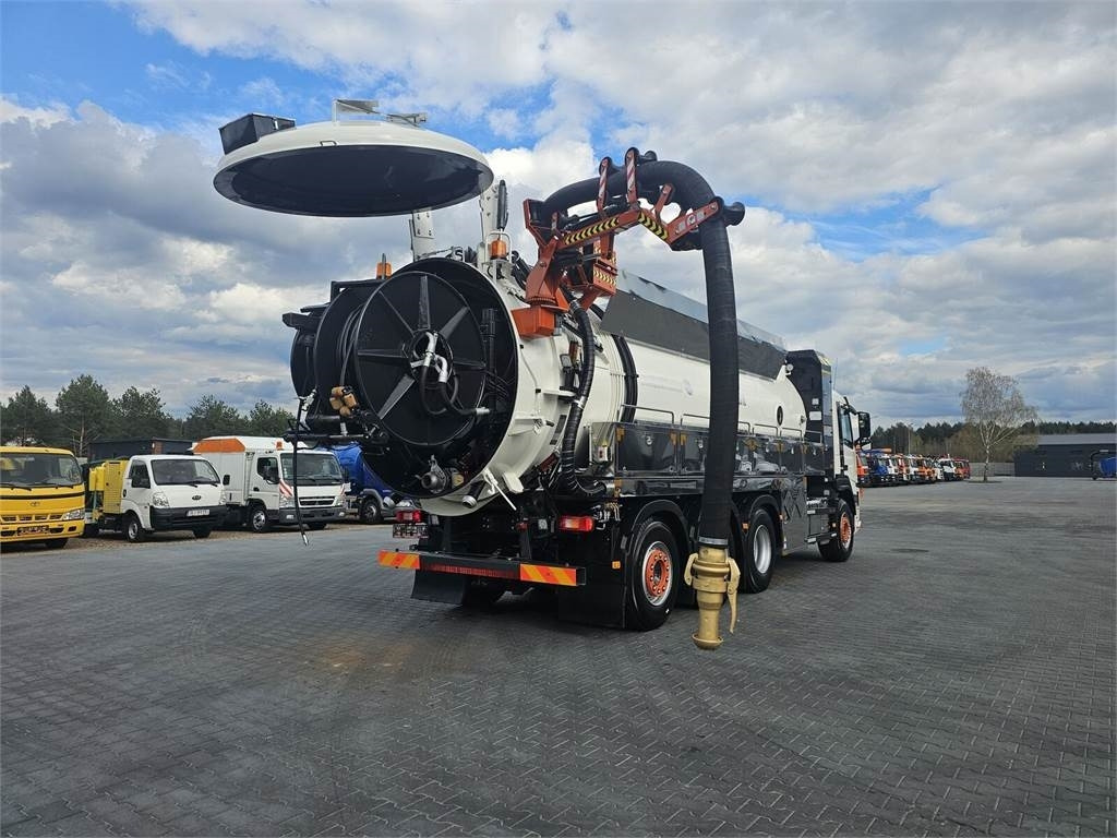 Volvo WUKO ADR ROLBA FOR CLEANING CHANNELS COMBI - Vaakumveok: pilt 1 Volvo WUKO ADR ROLBA FOR CLEANING CHANNELS COMBI - Vaakumveok: pilt 1