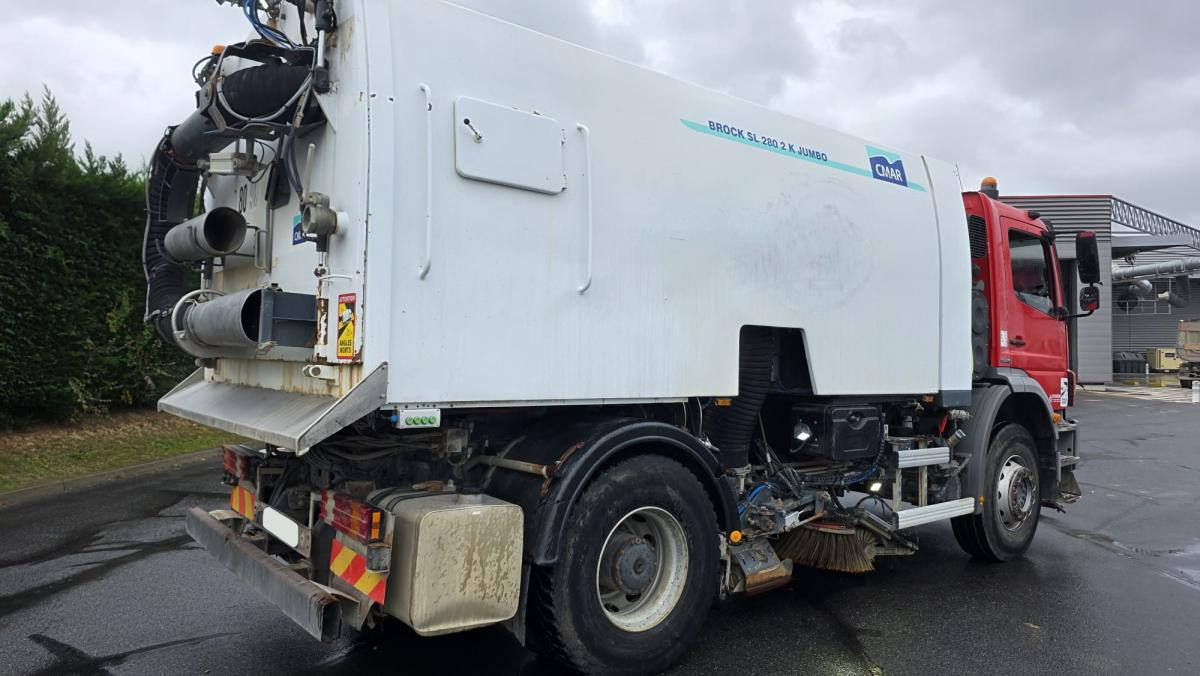 Mercedes Axor 1829 KO - Tänavapühkimismasin: pilt 4 Mercedes Axor 1829 KO - Tänavapühkimismasin: pilt 4