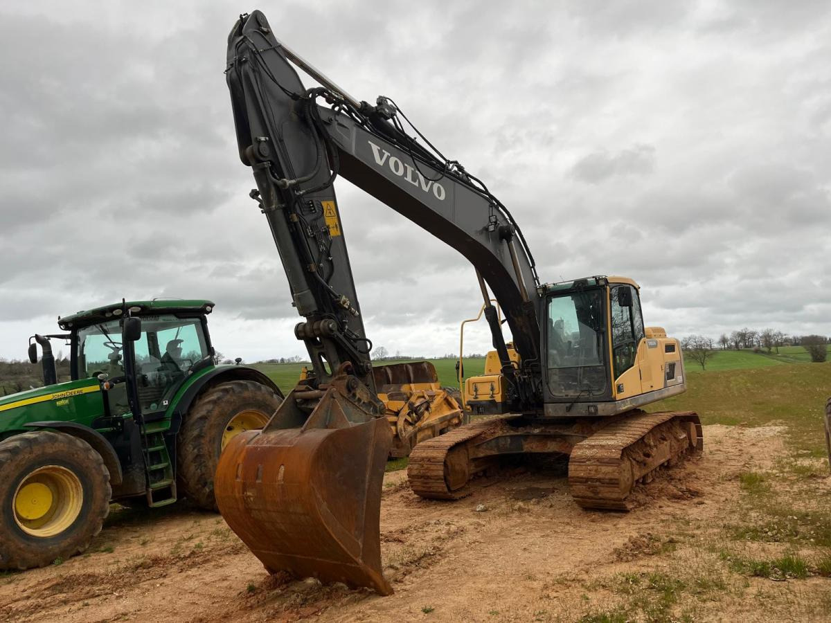 Volvo EC220DL - Lintekskavaator: pilt 2 Volvo EC220DL - Lintekskavaator: pilt 2