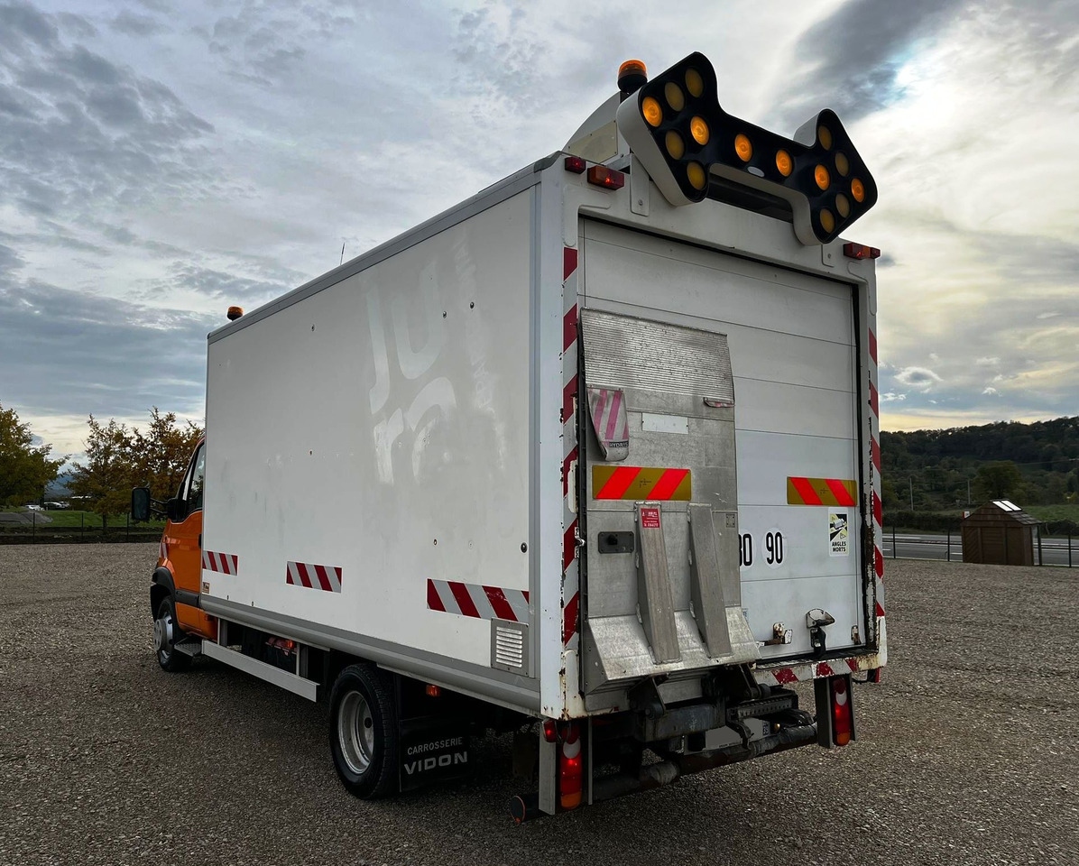 RENAULT Mascott DCI 160 CAISSE + HAYON - Kasti veoauto: pilt 3 RENAULT Mascott DCI 160 CAISSE + HAYON - Kasti veoauto: pilt 3