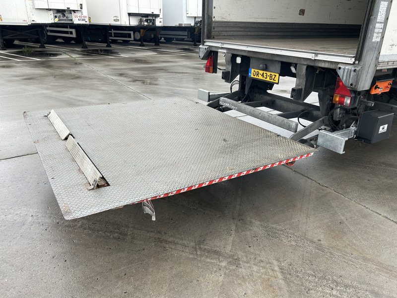 Fruehauf FSR MD4 / Box / Loadlift 2000 kg / Lift axle - Furgoonpoolhaagis: pilt 5 Fruehauf FSR MD4 / Box / Loadlift 2000 kg / Lift axle - Furgoonpoolhaagis: pilt 5