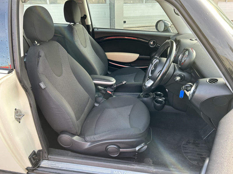 MINI Clubman 1.6 Cooper RHD / Airco / APK TUV 11-25 - Auto: pilt 3 MINI Clubman 1.6 Cooper RHD / Airco / APK TUV 11-25 - Auto: pilt 3