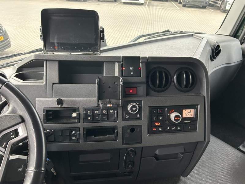 Renault T 380 Comfort / 820 dkm / Curtainside / Loadlift / APK TUV 02-26 - Tent veoauto: pilt 5 Renault T 380 Comfort / 820 dkm / Curtainside / Loadlift / APK TUV 02-26 - Tent veoauto: pilt 5