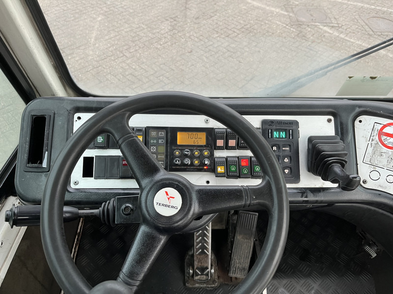 Terberg YT 182 / Cummins - Allison / Hefschotel / 2007 - Sadulveok: pilt 3 Terberg YT 182 / Cummins - Allison / Hefschotel / 2007 - Sadulveok: pilt 3