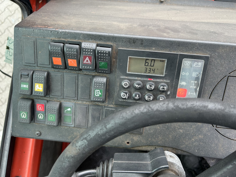 Terberg YT 180 / BDF Umsetzer / Wechselhubwagen / Terminal Truck / Mercedes Motor - Konteinerveduk/ Tõstukiga veoauto: pilt 5 Terberg YT 180 / BDF Umsetzer / Wechselhubwagen / Terminal Truck / Mercedes Motor - Konteinerveduk/ Tõstukiga veoauto: pilt 5