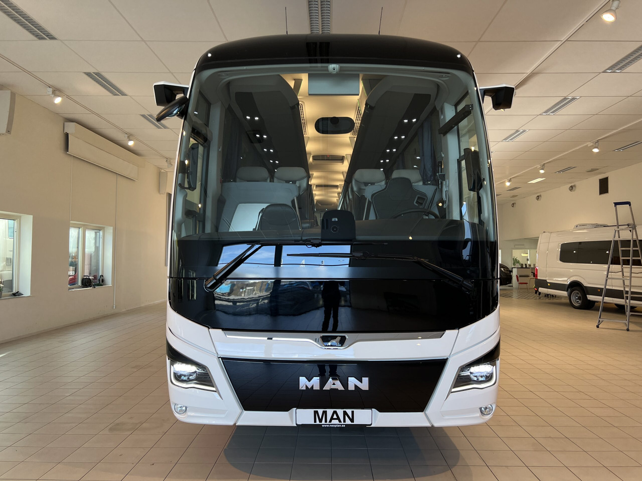 Kaugsõidu buss MAN Lions Coach R08 Euro 6E (Dark Edition): pilt 11