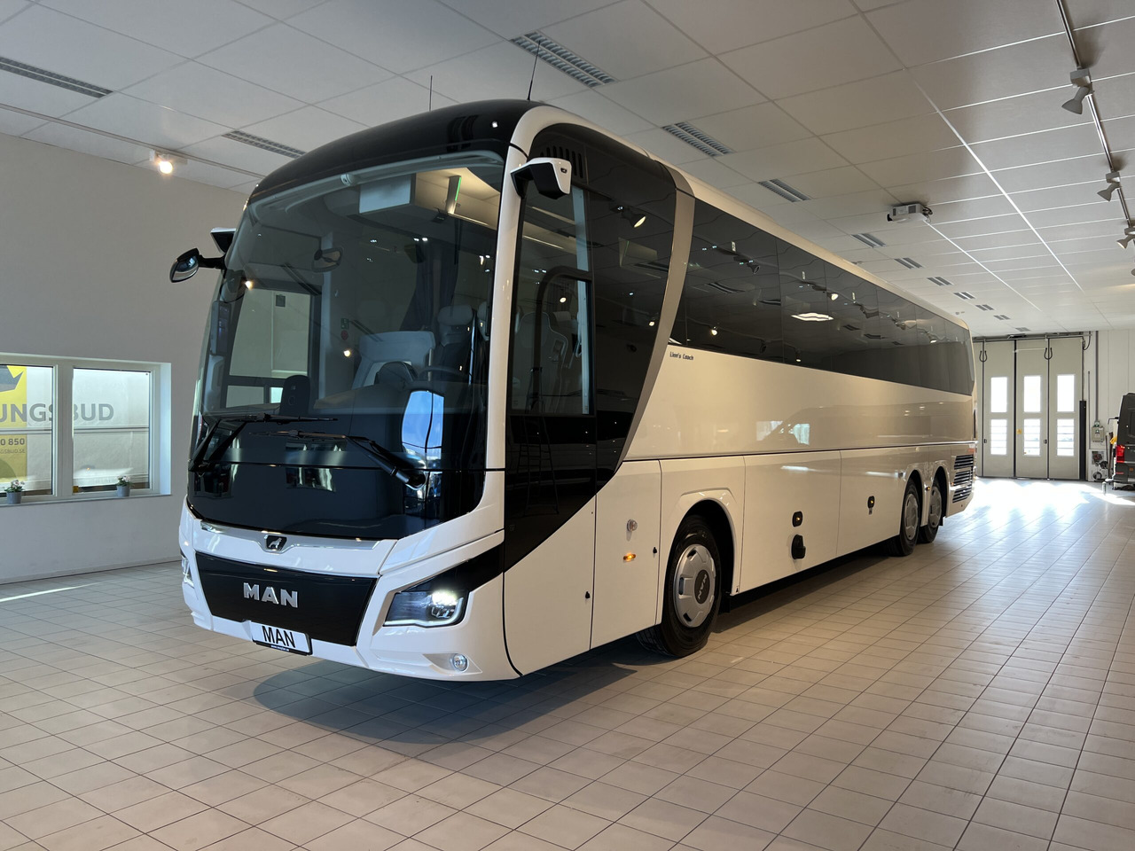 MAN Lions Coach R08 Euro 6E (Dark Edition) - Kaugsõidu buss: pilt 3 MAN Lions Coach R08 Euro 6E (Dark Edition) - Kaugsõidu buss: pilt 3
