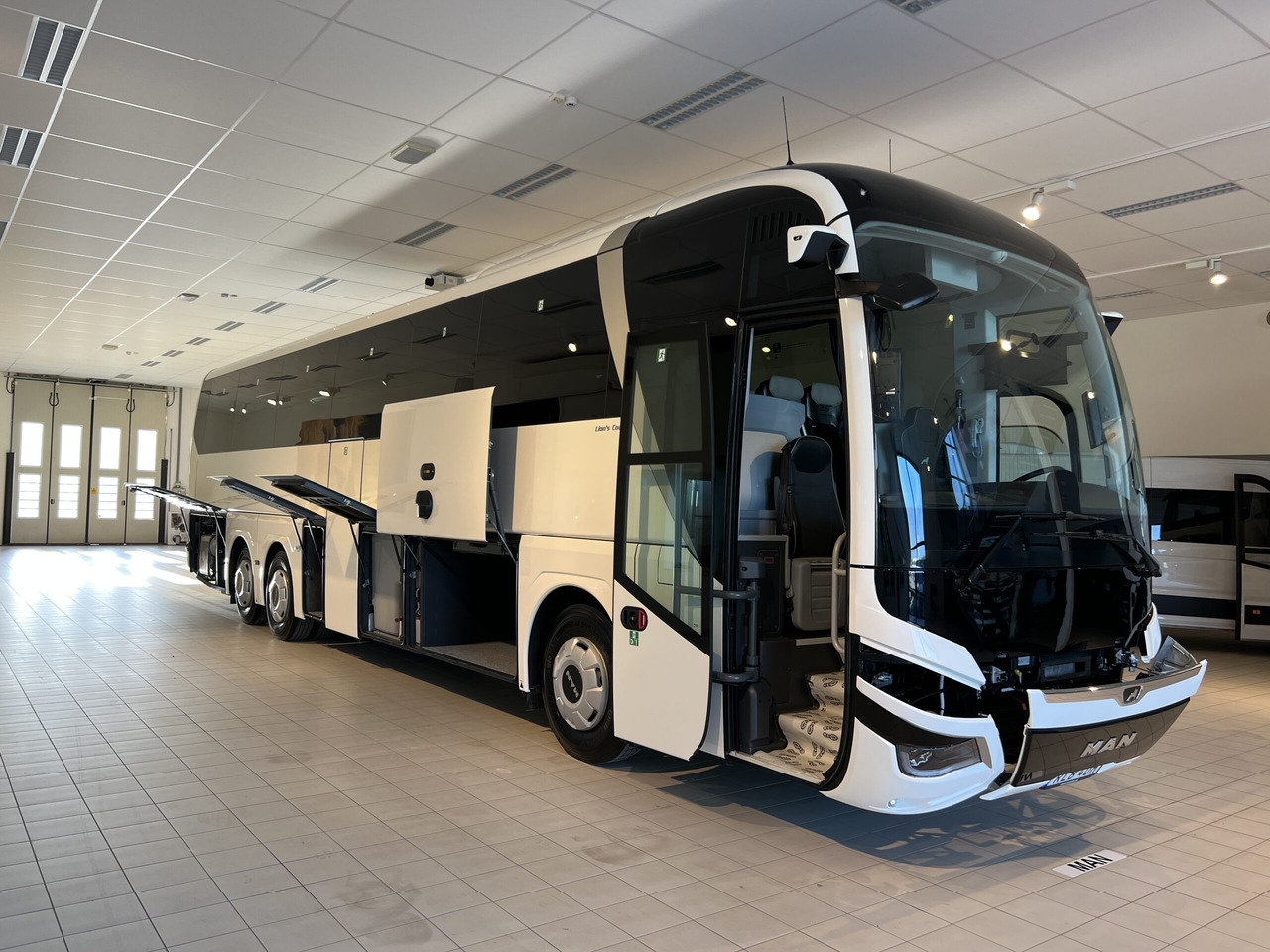 Kaugsõidu buss MAN Lions Coach R08 Euro 6E (Dark Edition): pilt 50