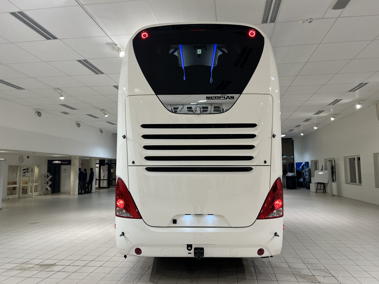 NEOPLAN SKYLINER P06 Euro 6E V.I.P / Exclusive Class (Dark Edition) - Kaugsõidu buss: pilt 5 NEOPLAN SKYLINER P06 Euro 6E V.I.P / Exclusive Class (Dark Edition) - Kaugsõidu buss: pilt 5