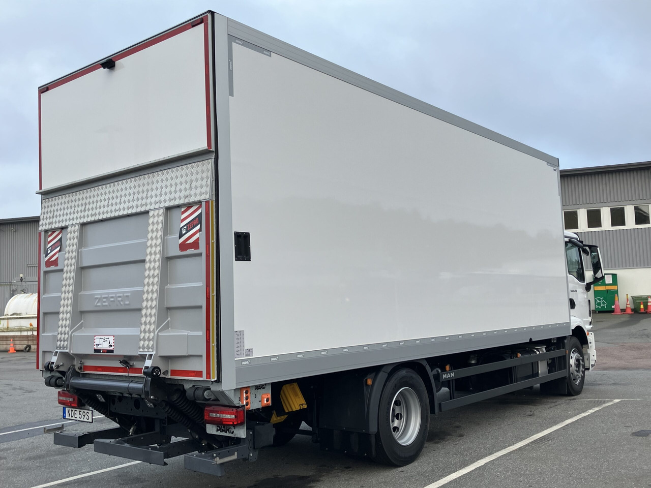 TGM 18.290 4×2 LL 18-ppl ÖBS - Kasti veoauto: pilt 4 TGM 18.290 4×2 LL 18-ppl ÖBS - Kasti veoauto: pilt 4