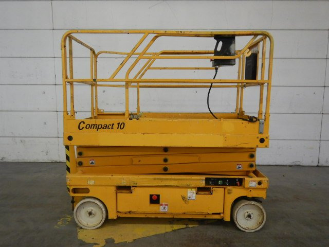 Used Electric scissor Lift Haulotte Compact 10 - Käärlift: pilt 2 Used Electric scissor Lift Haulotte Compact 10 - Käärlift: pilt 2