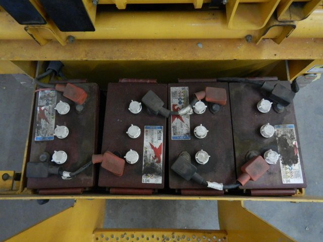 Used Electric scissor Lift Haulotte Compact 10 - Käärlift: pilt 4 Used Electric scissor Lift Haulotte Compact 10 - Käärlift: pilt 4