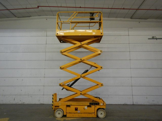 Used Electric scissor Lift Haulotte Compact 10 - Käärlift: pilt 3 Used Electric scissor Lift Haulotte Compact 10 - Käärlift: pilt 3