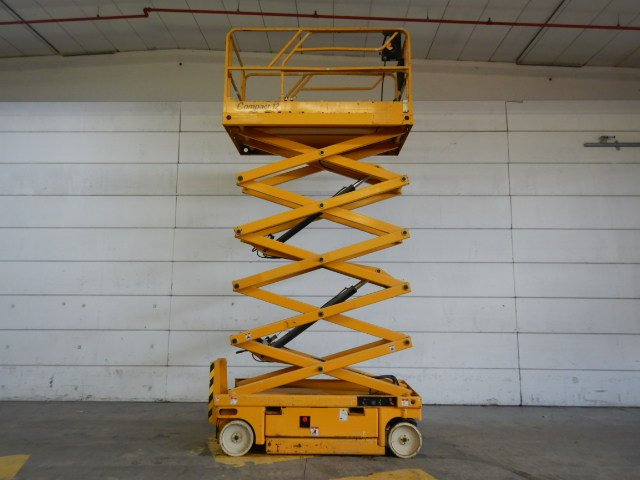 Used Electric scissor Lift Haulotte Compact 12 - Käärlift: pilt 4 Used Electric scissor Lift Haulotte Compact 12 - Käärlift: pilt 4