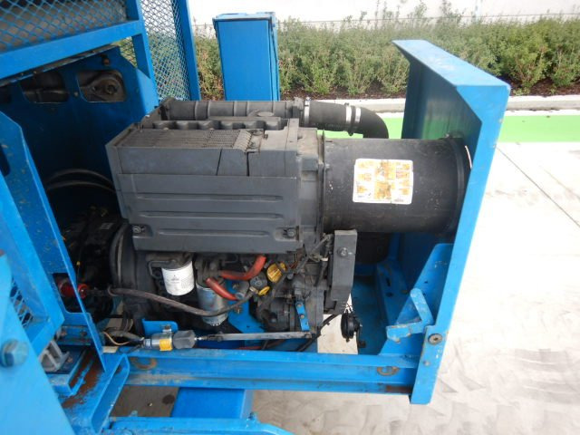 Used scissor Lift Diesel 4x4 GENIE GS-4390-RT - Käärlift: pilt 5 Used scissor Lift Diesel 4x4 GENIE GS-4390-RT - Käärlift: pilt 5